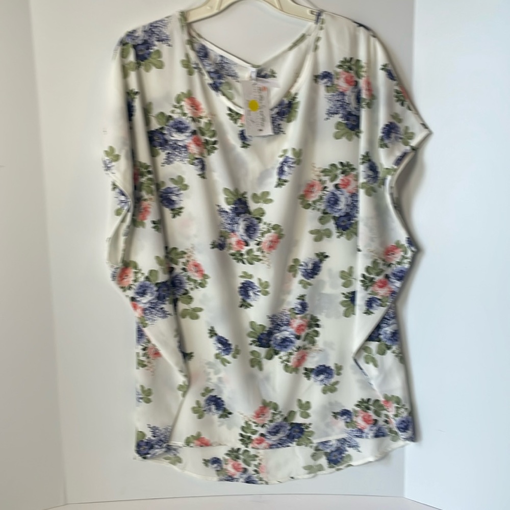 GeeGee Women's Size 1X Top Blouse NWT Floral Short sleeve